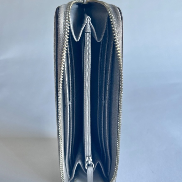 Michael Kors Grey Pebble Genuine Leather Zip Around Wallet - Picture 7 of 15